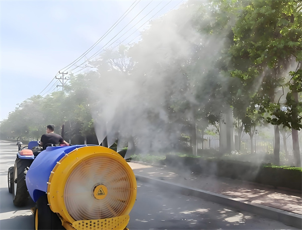 ¿Cómo se minimiza la deriva de pesticidas cuando se usa rociadores de explosión de aire?